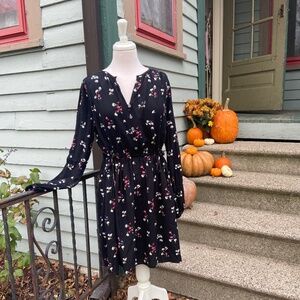 Lovely Loft Dress.  Black Floral, Size S.